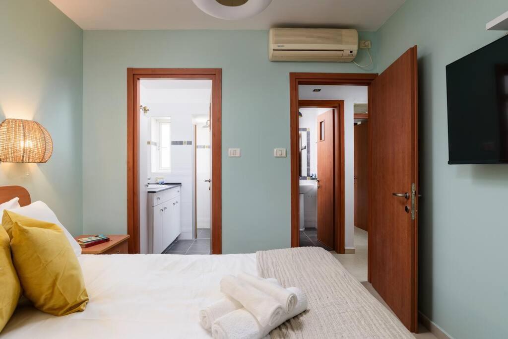Neta's Gem With Bomb Shelter In Apartamento Tel Aviv